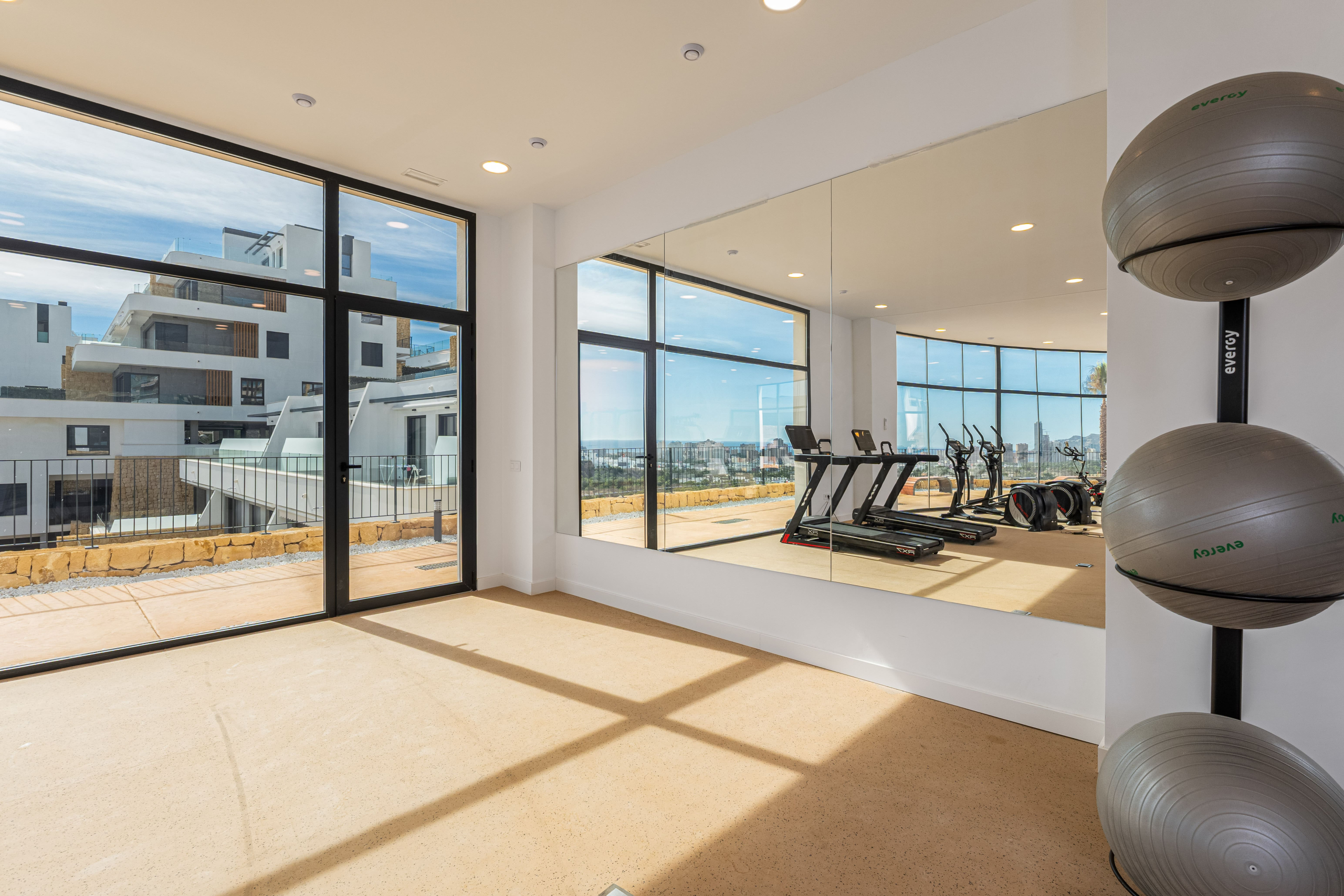 33 Levante, Poniente y Mediterráneo – Lujo en un nuevo nivel con CO-ONE