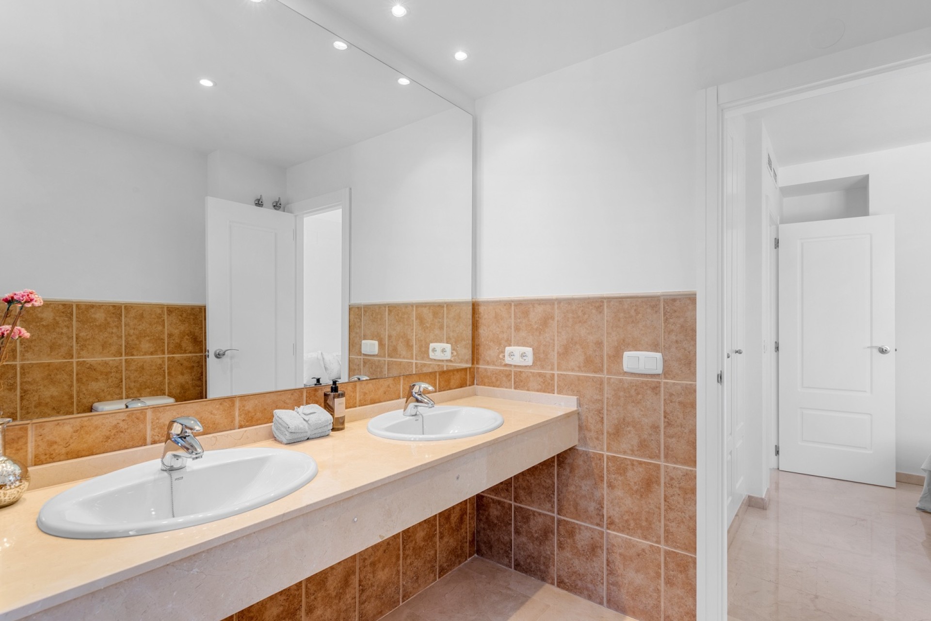 BAÑO 2.2 Apartamento exclusivo en Sierra Cortina Resort, Los Altos 11.1. Alicante