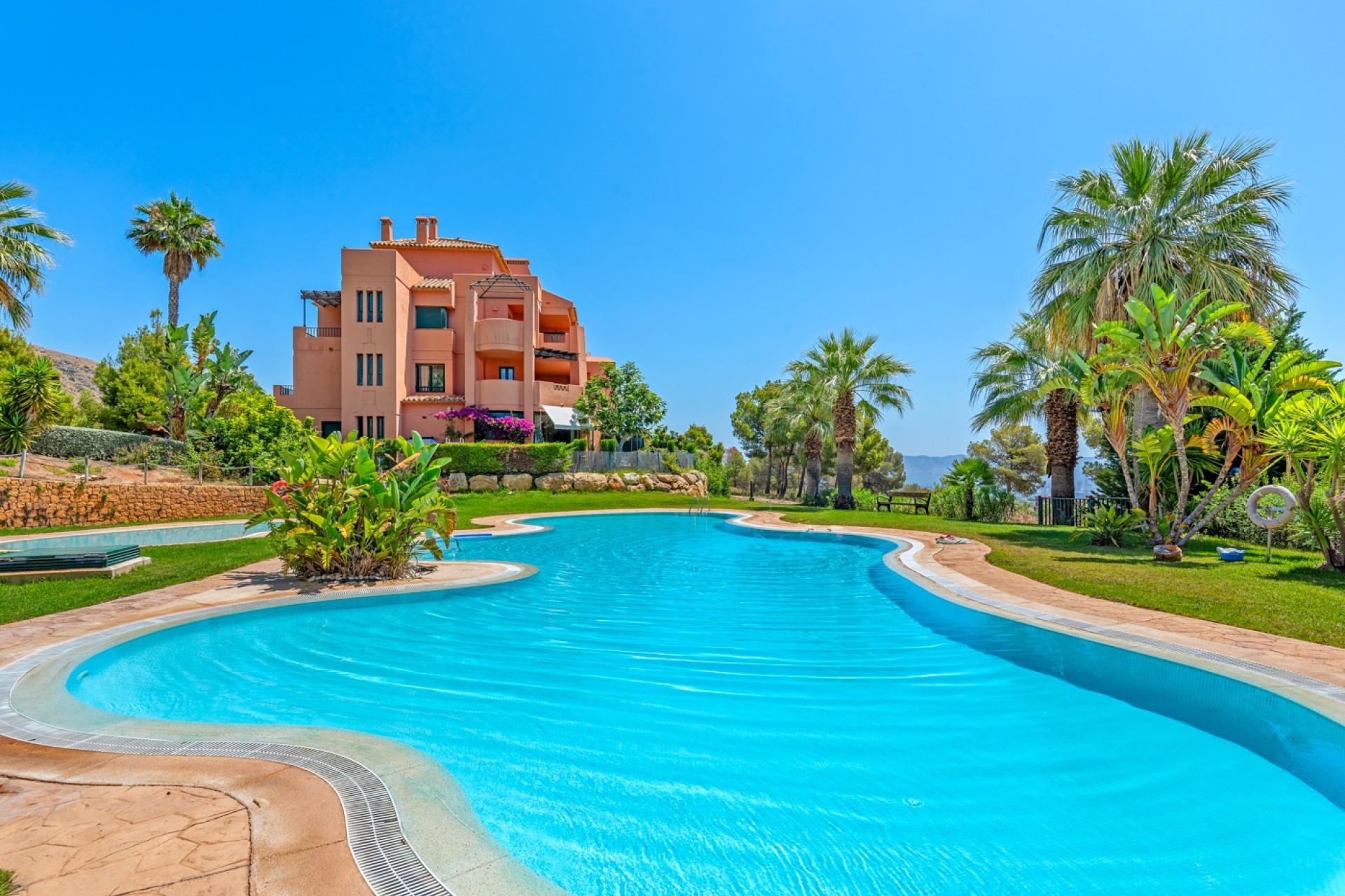 PISCINA Apartamento exclusivo en Sierra Cortina Resort, Los Altos 11.1. Alicante
