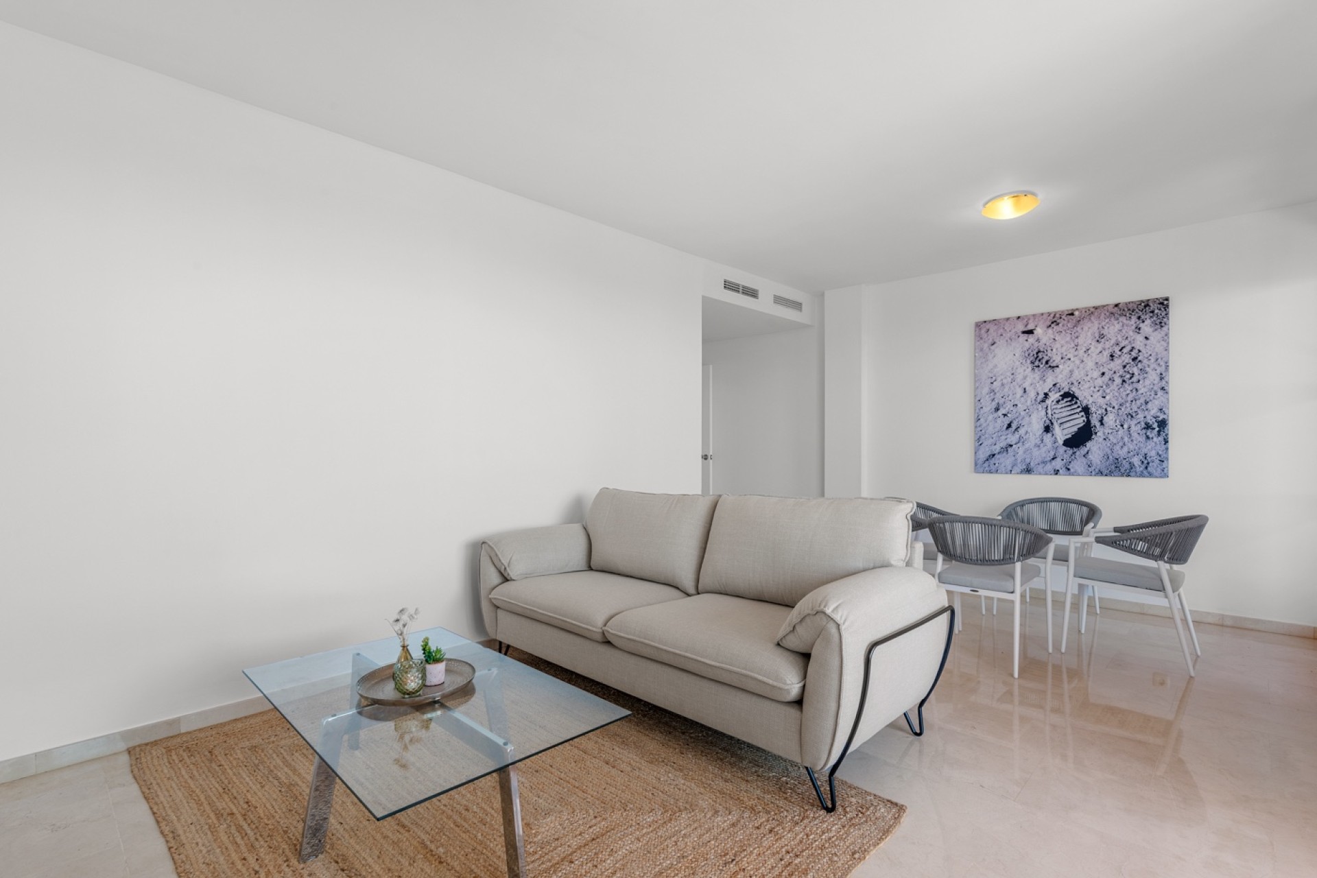 SALÓN 5 Apartamento exclusivo en Sierra Cortina Resort, Los Altos 11.1. Alicante