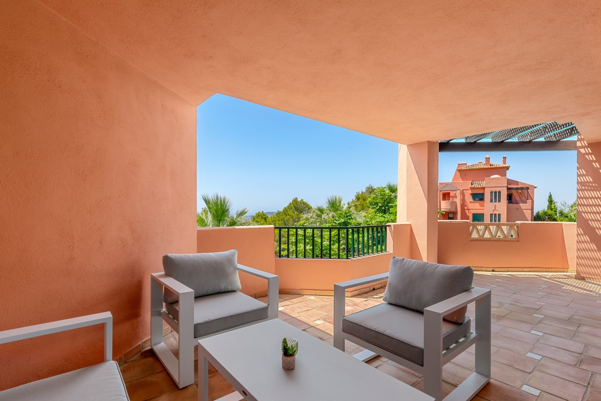 TERRAZA Apartamento exclusivo en Sierra Cortina Resort, Los Altos 11.1. Alicante