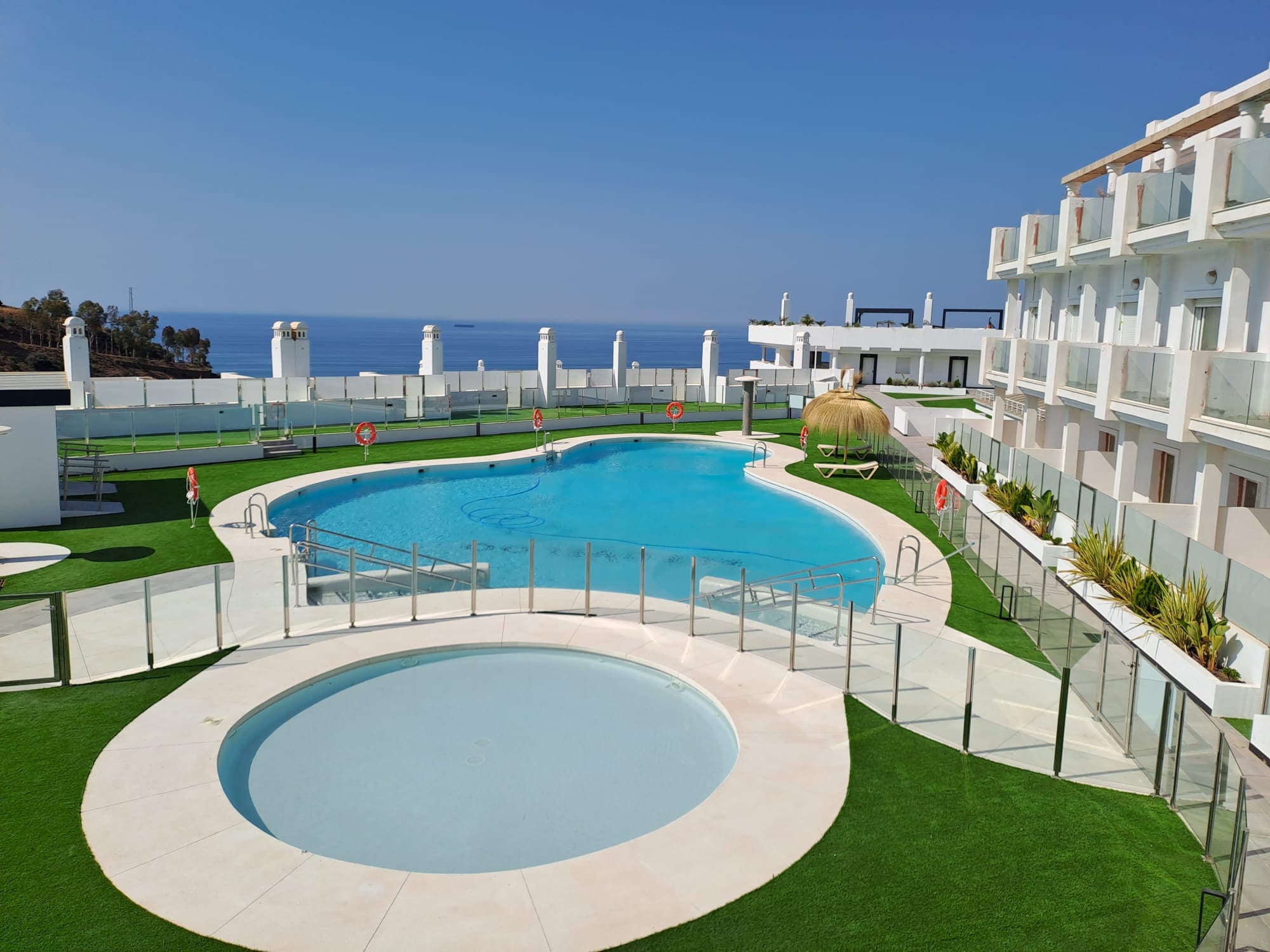 Vistas primera planta piscinas Leiligheter med havutsikt i Rincón de la Victoria